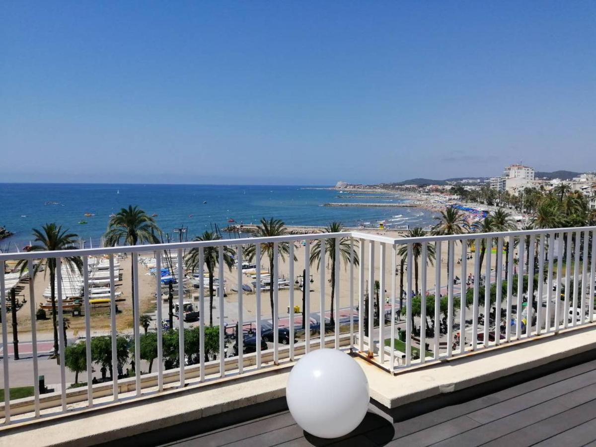 Ferienwohnung Atico Con Fantasticas Vistas Al Mar Y La Iglesia Sitges Exterior foto