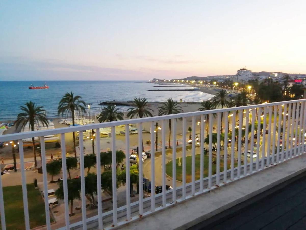 Ferienwohnung Atico Con Fantasticas Vistas Al Mar Y La Iglesia Sitges Exterior foto