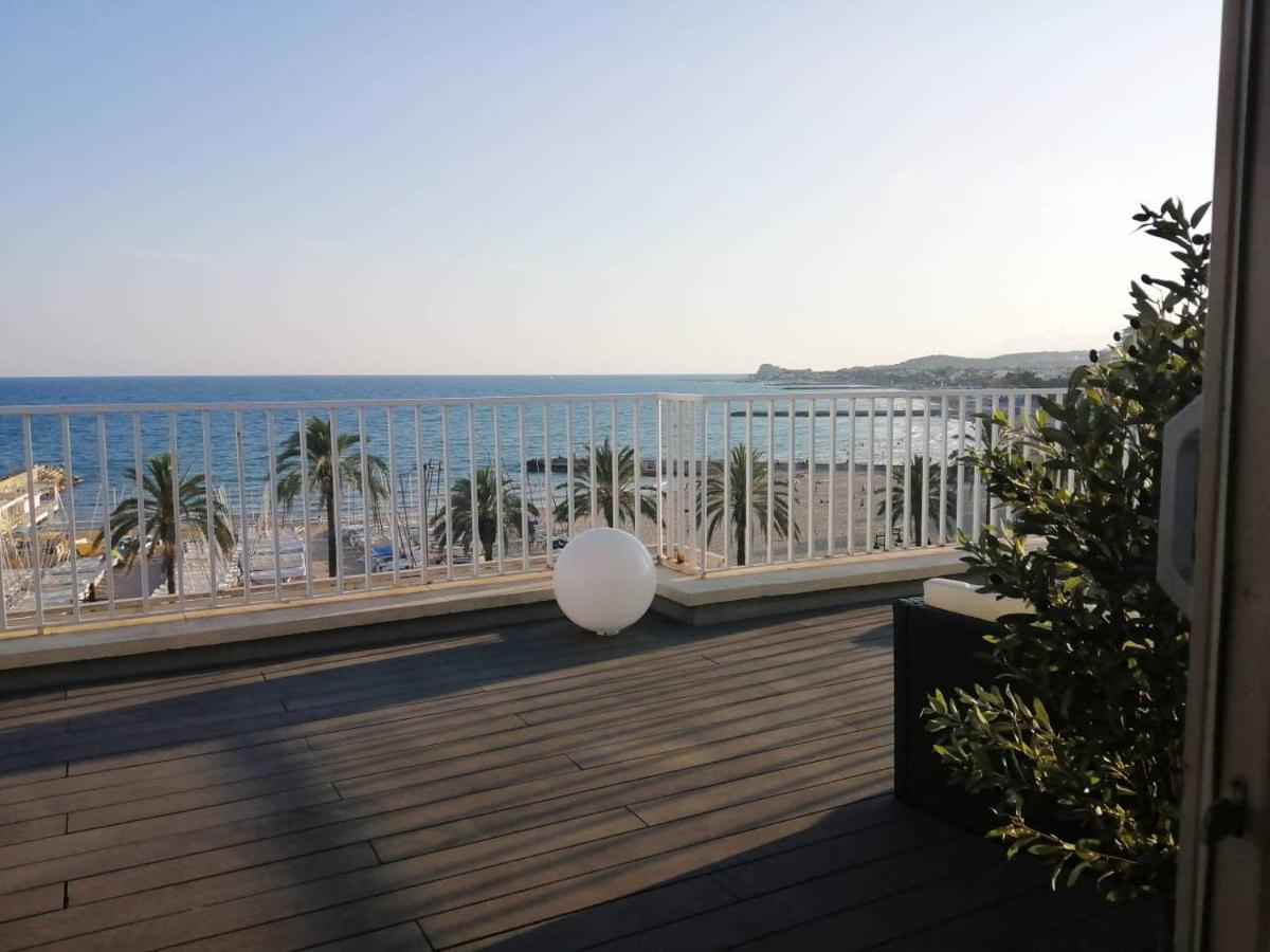 Ferienwohnung Atico Con Fantasticas Vistas Al Mar Y La Iglesia Sitges Exterior foto