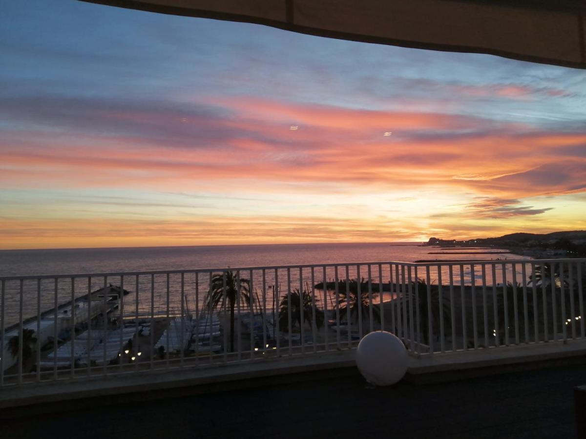 Ferienwohnung Atico Con Fantasticas Vistas Al Mar Y La Iglesia Sitges Exterior foto