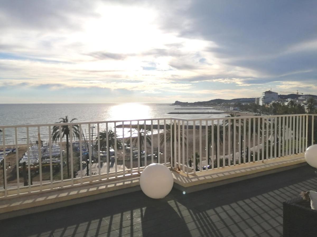 Ferienwohnung Atico Con Fantasticas Vistas Al Mar Y La Iglesia Sitges Exterior foto