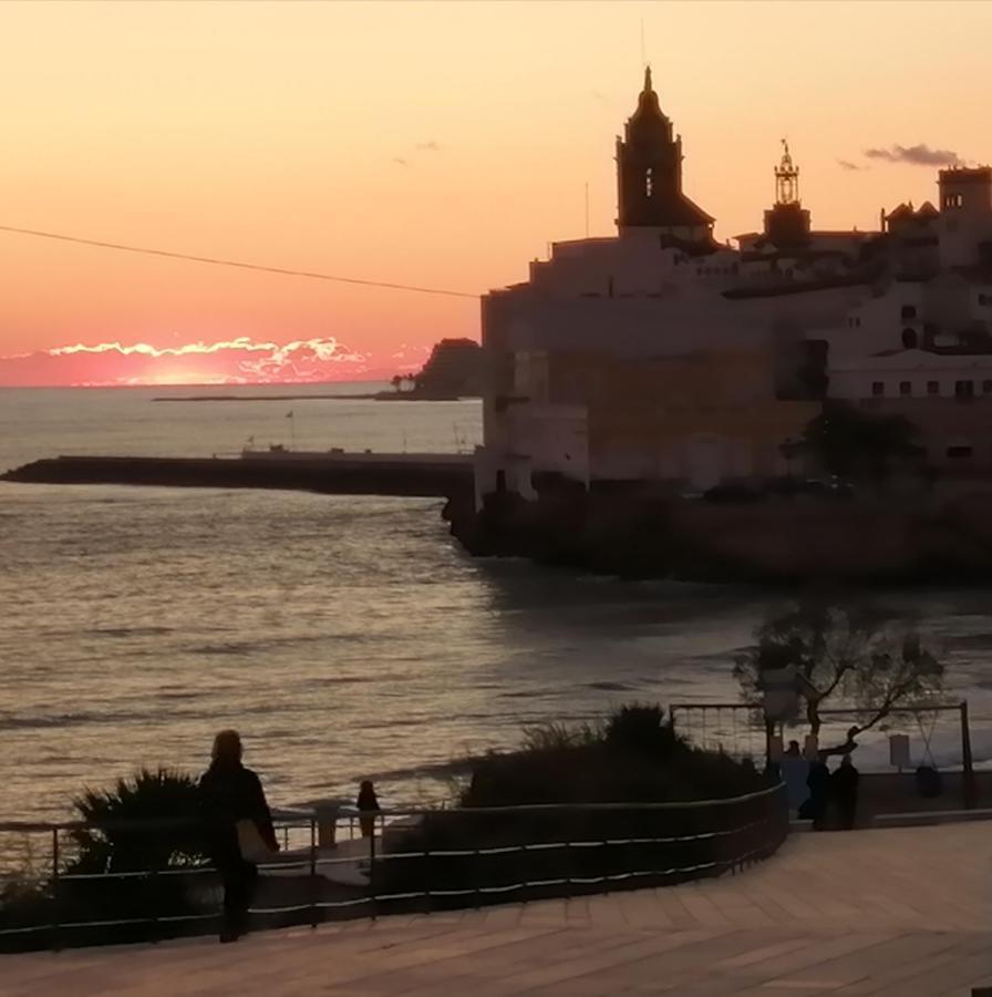 Ferienwohnung Atico Con Fantasticas Vistas Al Mar Y La Iglesia Sitges Exterior foto