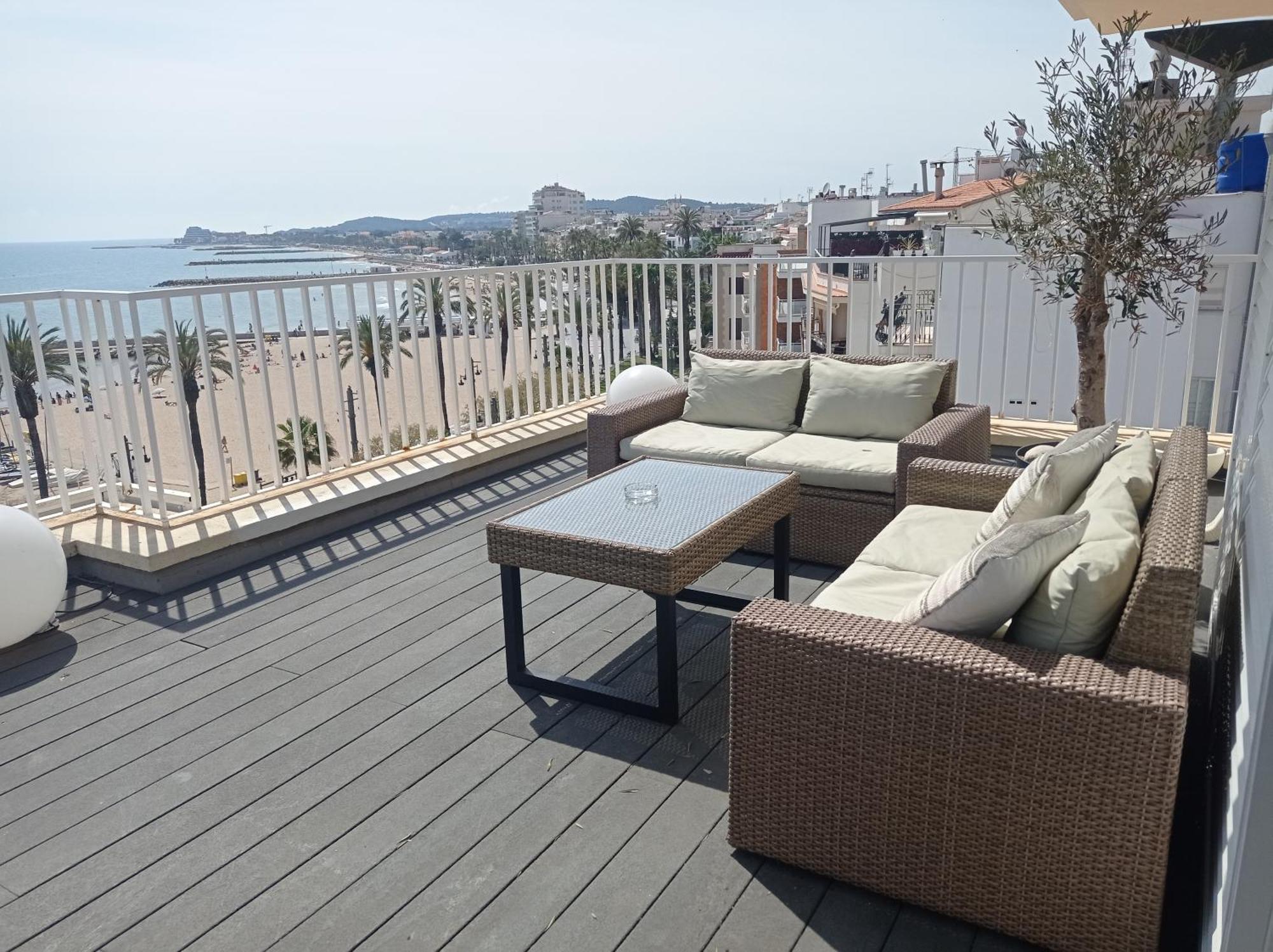 Ferienwohnung Atico Con Fantasticas Vistas Al Mar Y La Iglesia Sitges Exterior foto